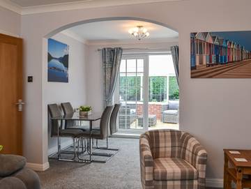 Log Cabin for 4 People in Bridlington, East Riding of Yorkshire, Photo 3
