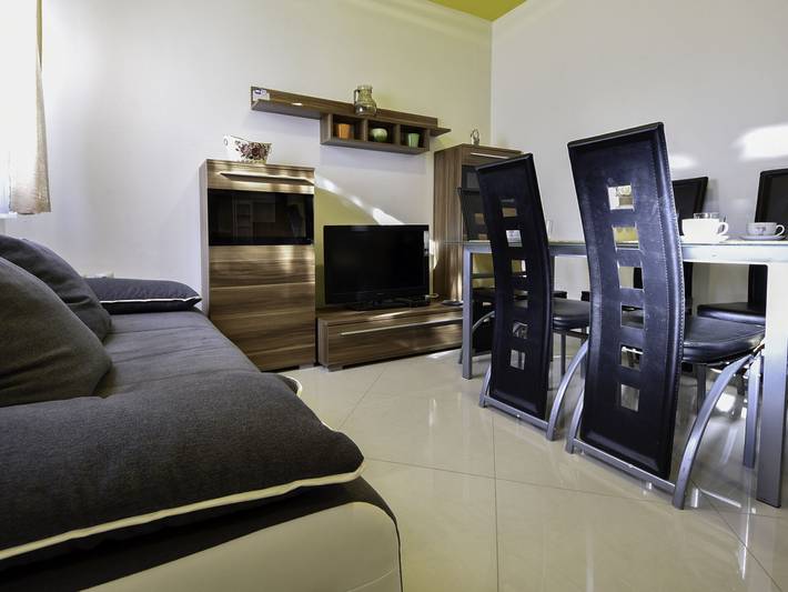 Ferienwohnung für 4 Personen, mit Terrasse in Maslenica