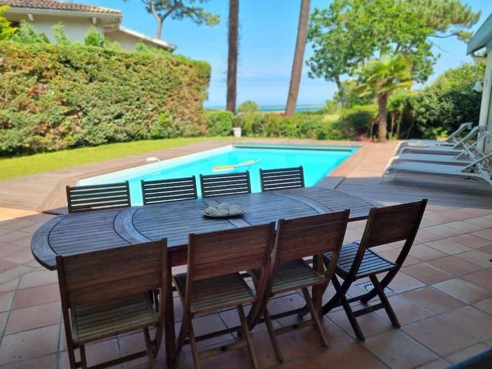 Location de vacances pour 9 personnes, avec vue ainsi que jardin et piscine, animaux acceptés sur la Dune du Pilat - 4