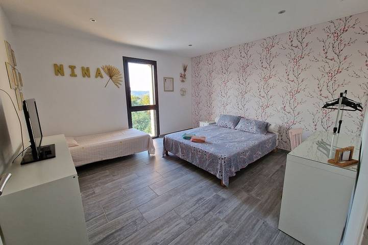 Quiet modern villa with swimming pool in Le Tignet, Mittelmeerküste (Frankreich)