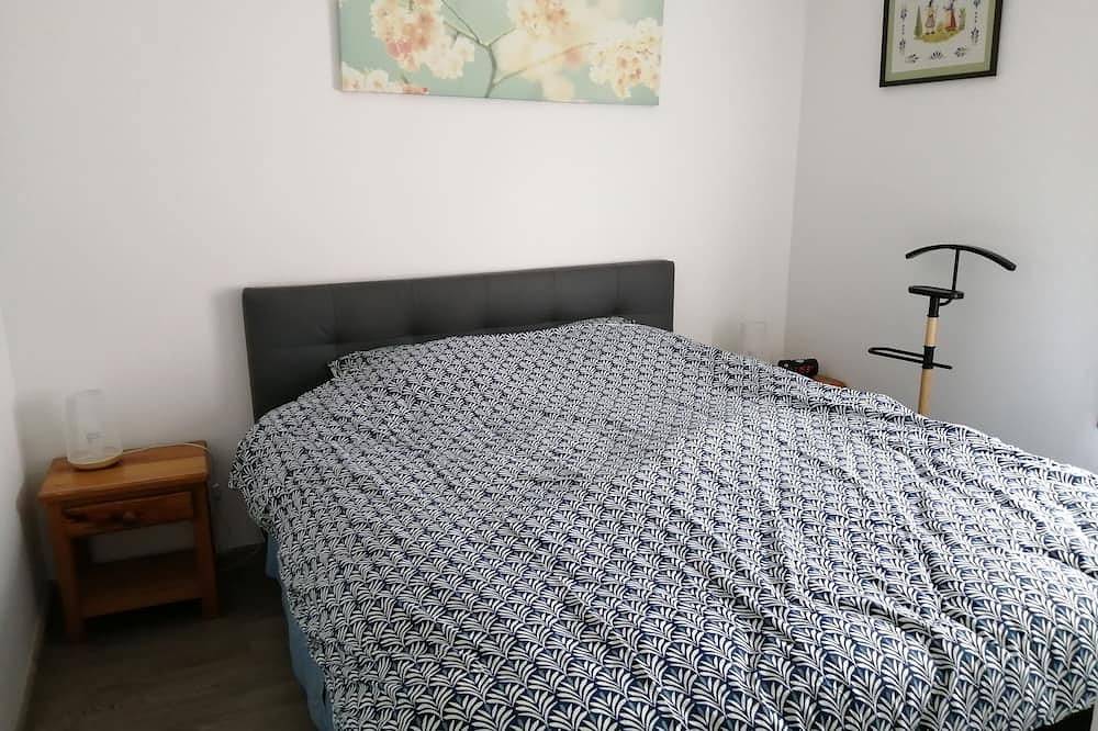 Entire apartment, Bright, sea-view apartment with direct beach access in Roscoff, Ceinture Dorée