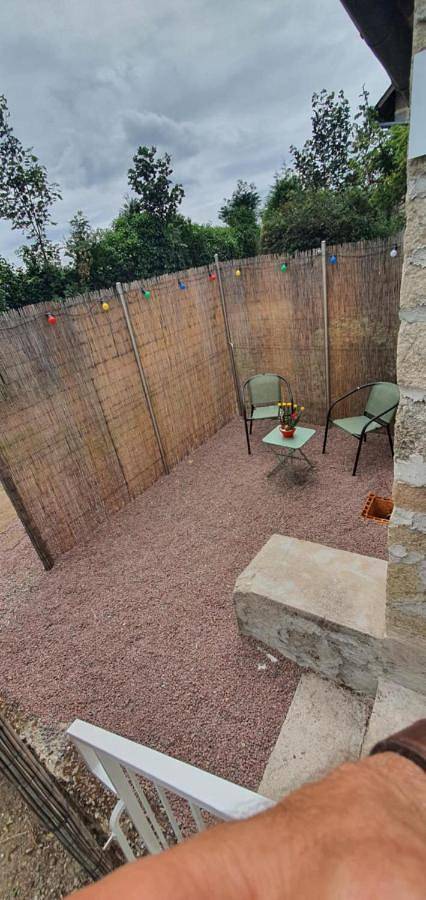 Gîte pour 2 personnes, avec vue et jardin ainsi que vue sur le lac et terrasse à Saint-Vaury - 4