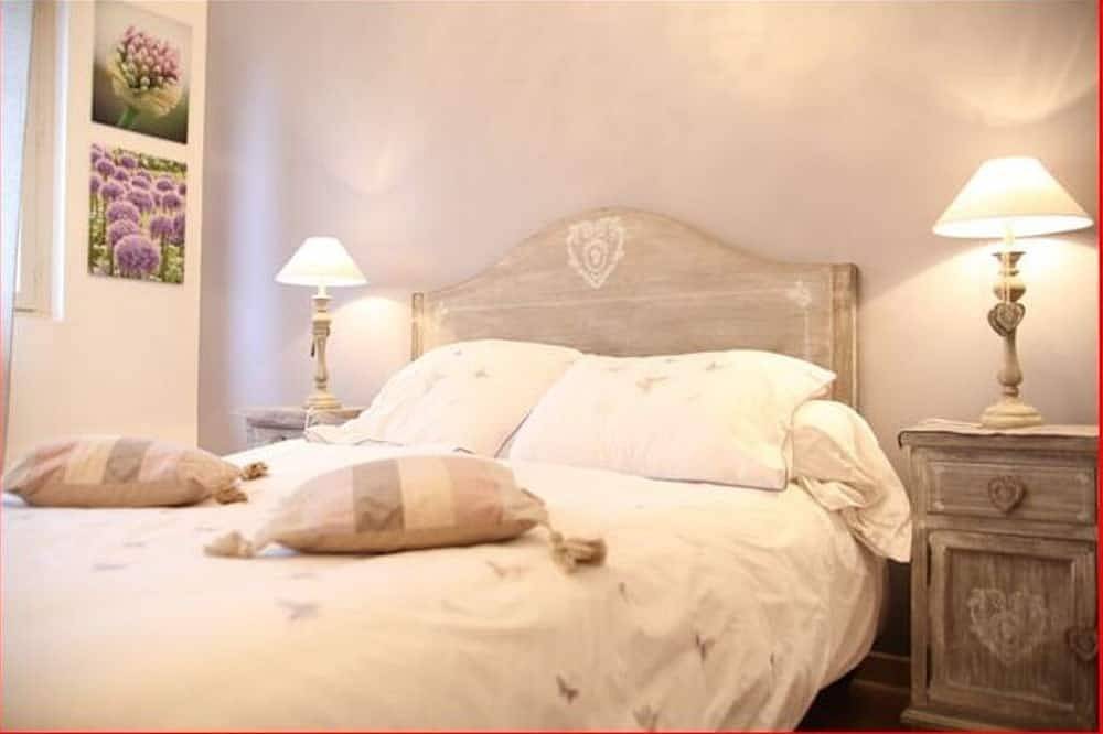 Villa Castel Suite Pavilion with Tv lounge and kitchen in Rillieux-la-Pape, Rhône
