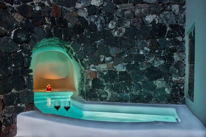Villa for 4 people, with terrace and ocean view in Santorini