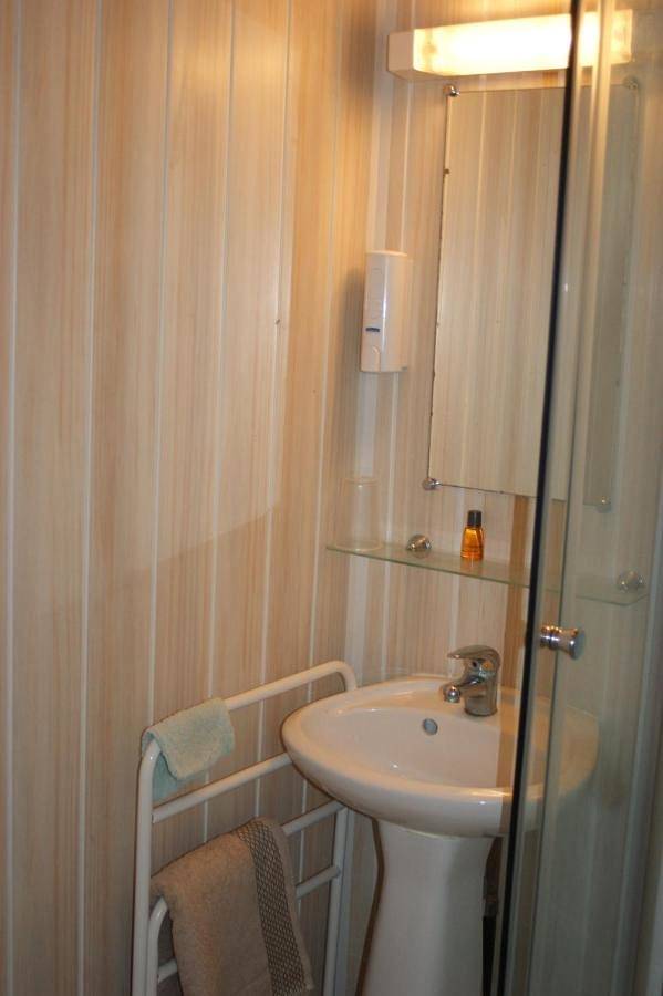 Hôtel pour 2 personnes, avec sauna et jardin ainsi que vue et piscine, animaux acceptés à Cronat - 2