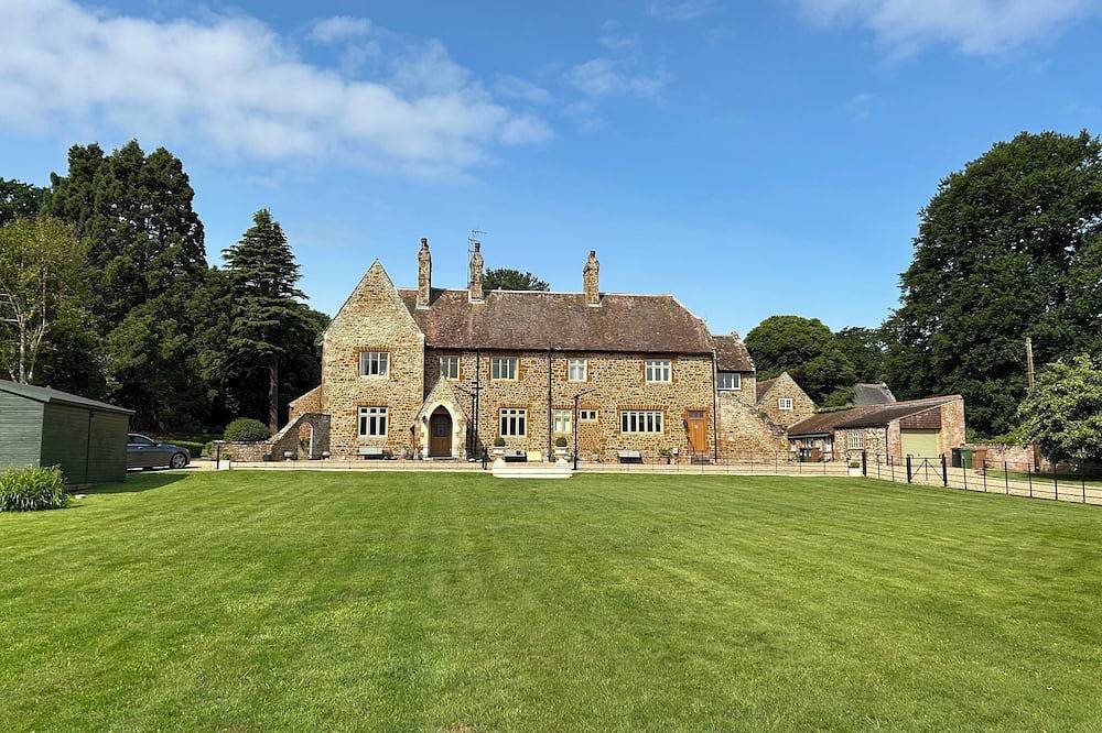 Entire apartment, Old Vicarage, Apartment 2 in Old Hunstanton, Norfolk Coast