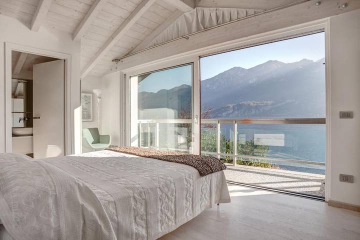 Villa für 6 Personen, mit Balkon und Garten sowie Seeblick