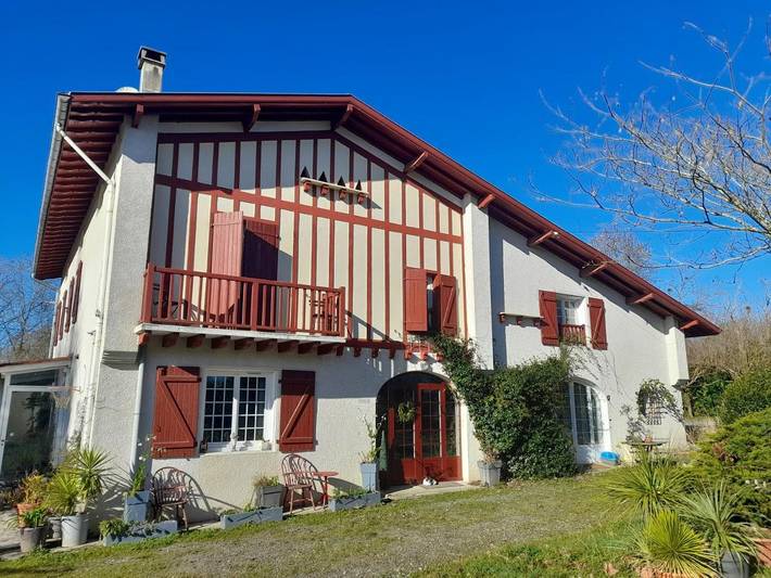 Location de vacances pour 4 personnes, avec Terrasse et Jardin ainsi que Piscine et Vue à Biaudos