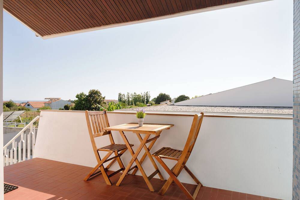 Apartamento entero, King Size Bed with Air Conditioning near the Beach and Free Street Parking in Canidelo, Distrito de Porto