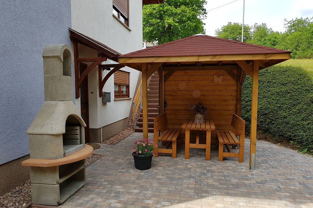 Ganze Wohnung, Voll ausgestattete und liebevoll eingerichtete 60qm grosse Fewo mit Terrasse in Namborn, Saar-Nahe-Bergland