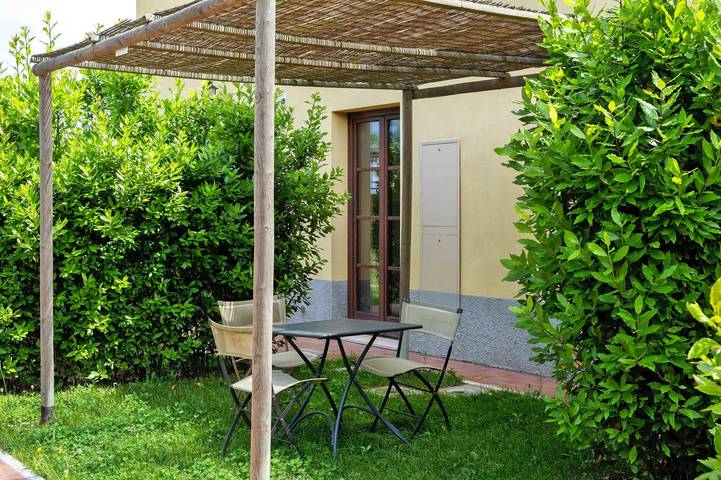 Gîte pour 2 personnes, avec Terrasse ainsi que Bassin pour enfant et Piscine à Piombino - 4