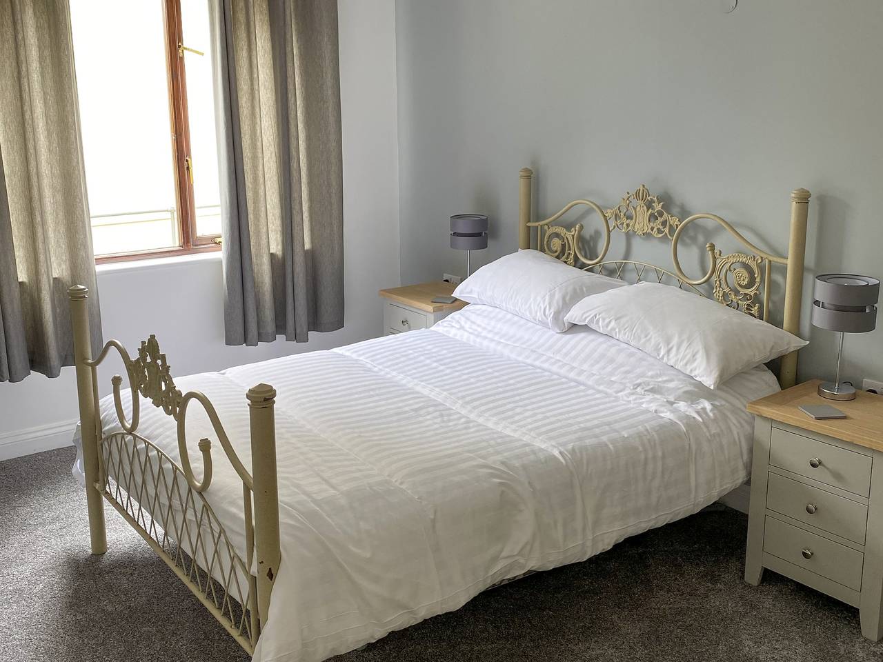 Rosecraddoc Manor - Riverbank in Cornwall