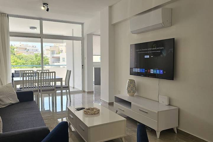 Ferienwohnung für 5 Personen, mit Balkon in Larnaka
