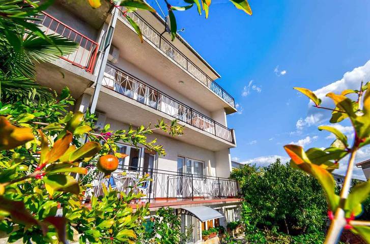 Apartament wakacyjny dla 4 osób, z ogród i balkon w Crikvenica