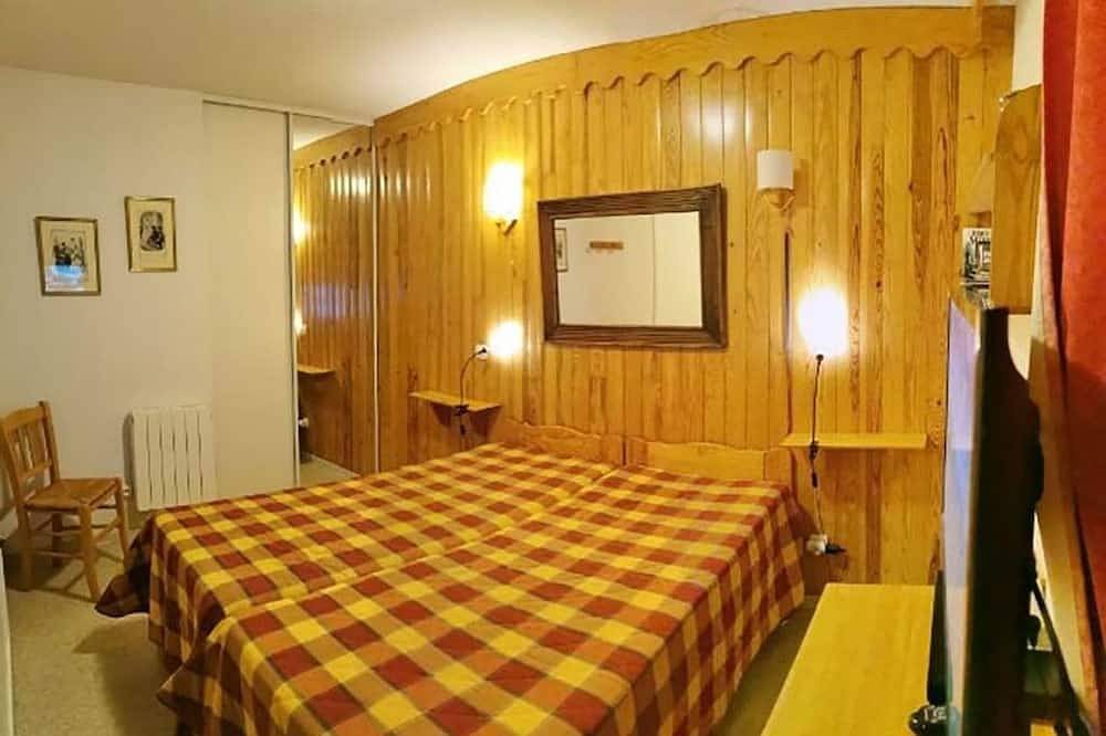 Entire apartment, In the center of the resort, close to the shops and back to the forest in Saint-Jean-Montclar, Montclar