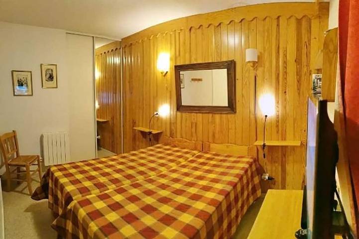 Gîte pour 6 personnes, avec balcon et piscine dans Saint-Jean-Montclar - 2