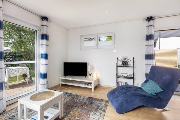 Hel lejlighed, Holiday Apartment 'Am Hochrhein' with Private Terrace, Shared Garden and Wi-Fi in Murg, Syd-Sorteskoven