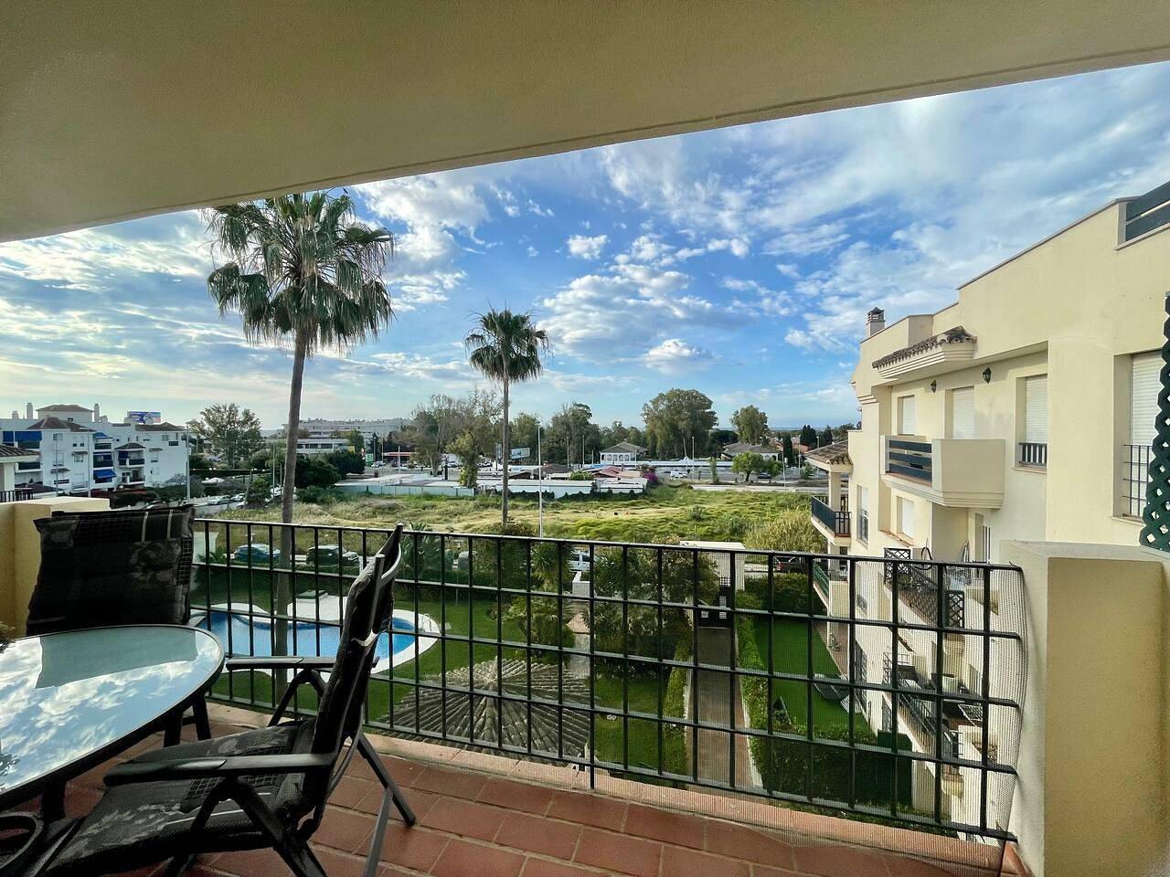 Geheel vakantieappartement, Vakantieappartement voor 4 personen met uitzicht op zee in Marbella West, Marbella