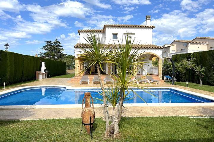 Villa pour 14 personnes, avec balcon et jardin à Sant Pere Pescador