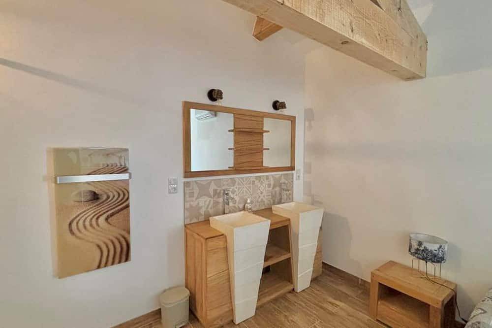 Gîte confort 4 étoiles 2/4 personnes Pomme de Pin in Lézignan-Corbières, Côte méditerranéenne (France)