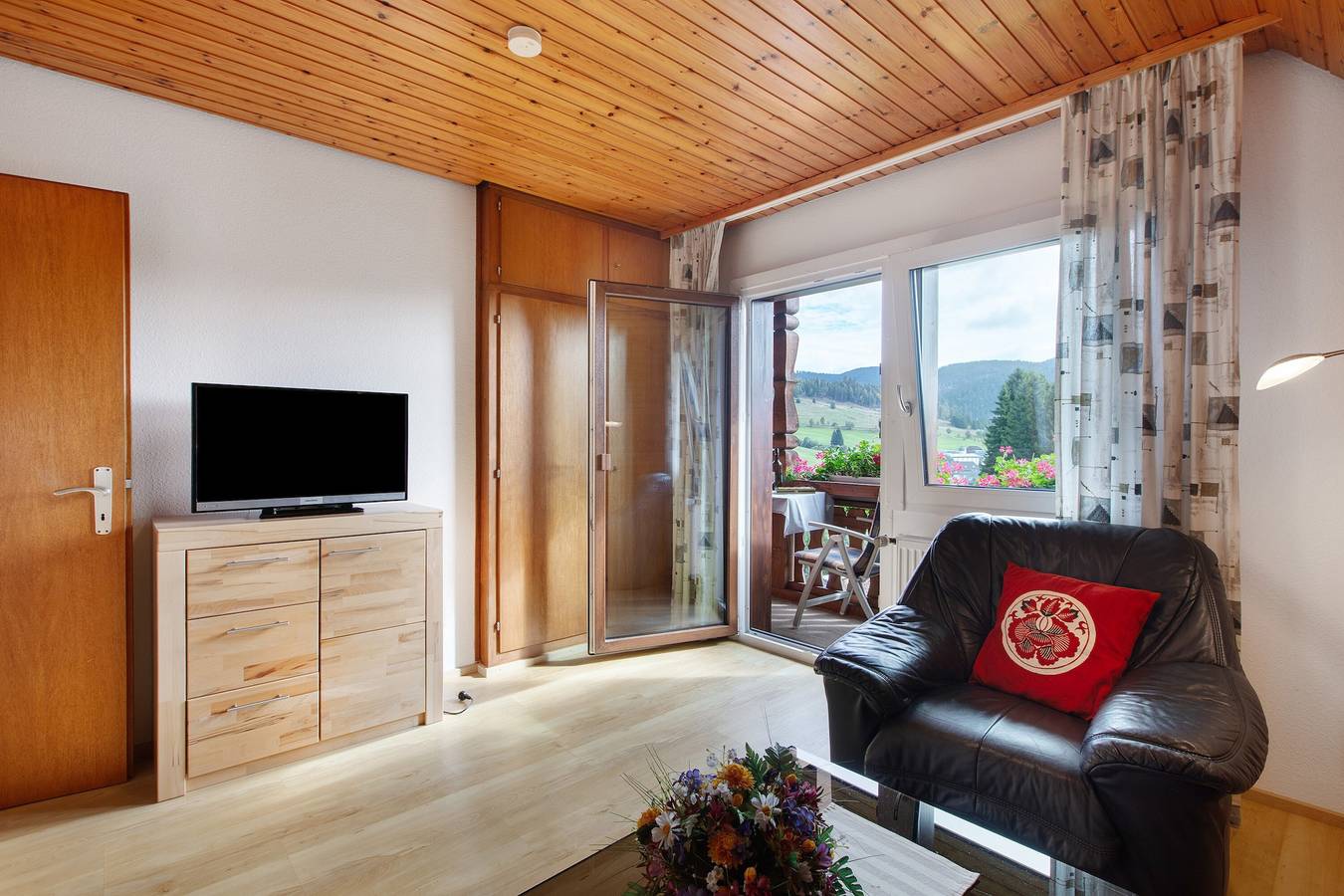 Ganze Wohnung, Ferienwohnung 'Enzian' mit Bergblick, Gemeinschaftsgarten und Wlan in Bernau im Schwarzwald, Südschwarzwald