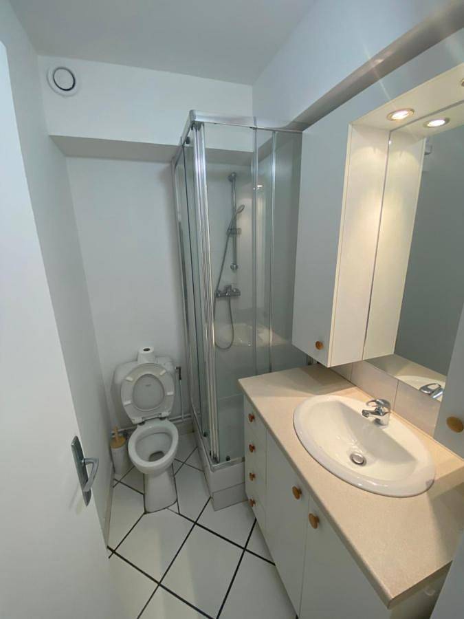 Gîte pour 2 personnes, avec jardin et vue sur le lac ainsi que terrasse et vue dans Lac De Creteil Creteil - 4