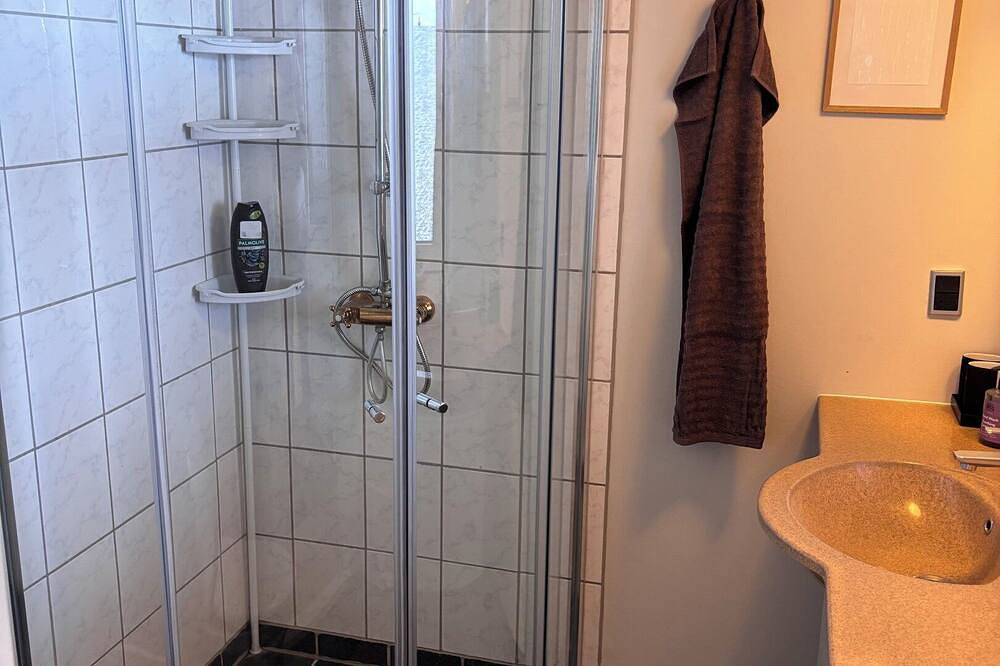 Entire apartment, Cozy holiday apartment located by Tejn harbor in Tejn, Allinge