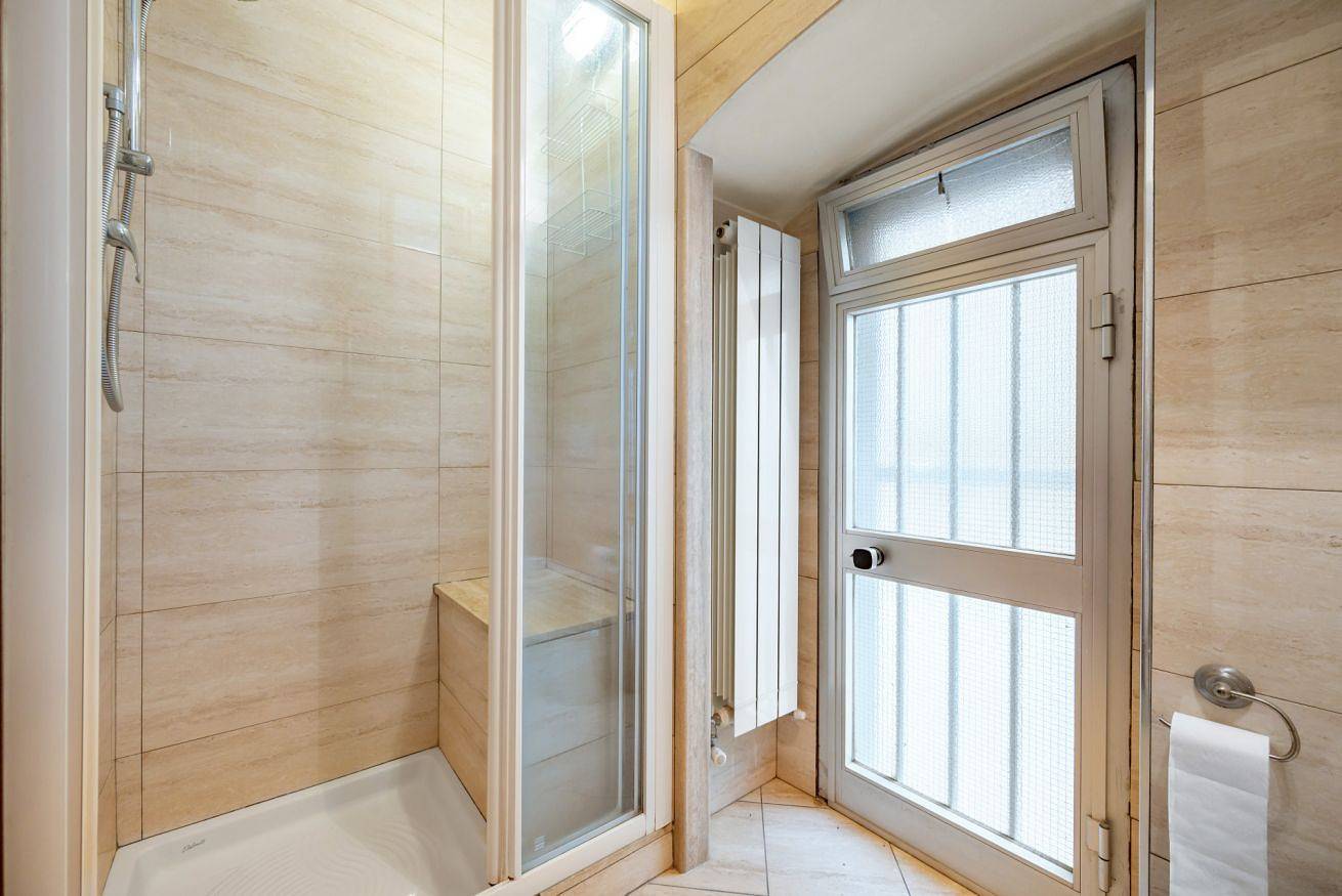 Appartamento intero, Yellow Apartment near the Train Station W/ Balcony in La Spezia (Città), La Spezia