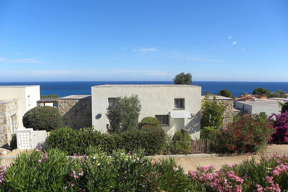 Mini villa central con 2 dormitorios, A / C y Vista Al Mar in Sant Ambroggio, Lumio