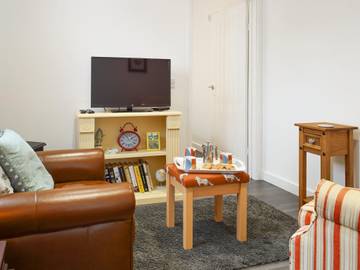 Log Cabin for 2 People in Melton, Leicestershire, Photo 2