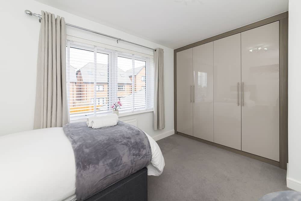Greenfield Modern 3 Bed room Home - Southscote lane, Reading in Reading, Berkshire