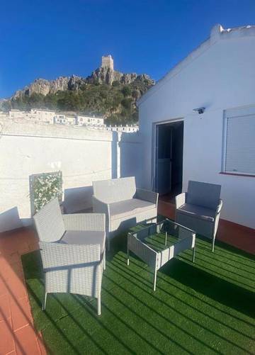 Location de vacances pour 11 personnes, avec balcon ainsi que vue et vue sur le lac à Zahara de la Sierra