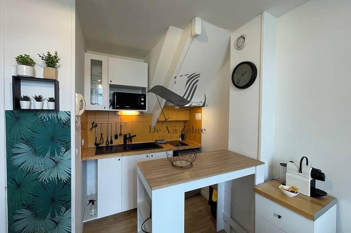 Entire apartment, L'Authentique 4 Located in the town center opposite the thermal baths in Rochefort, Rochefort region