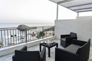 Gîte pour 3 personnes, avec terrasse et vue dans Matala
