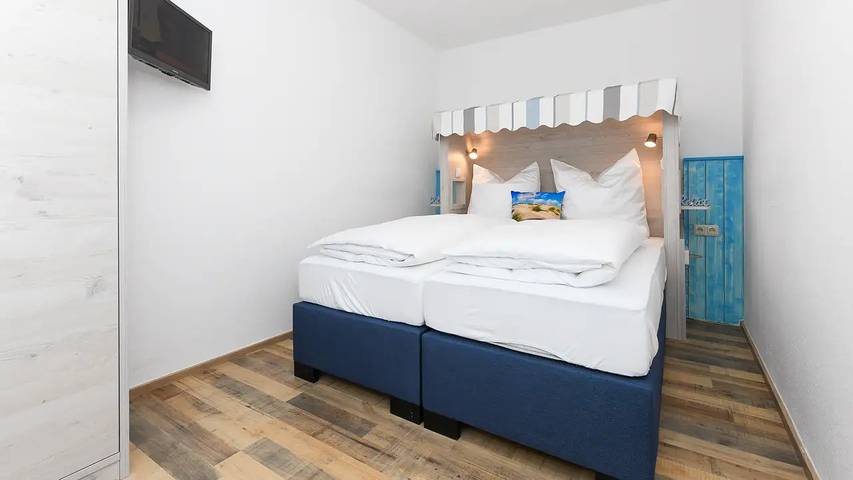 Ferienwohnung für 2 Personen, mit Garten und Terrasse in Bensersiel - 2