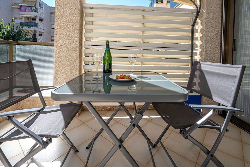 Entire apartment, Beautiful apartment for 4 guests with A\/C, Wifi, pool, Tv, terrace and pets allowed in Torredembarra, Costa Dorada