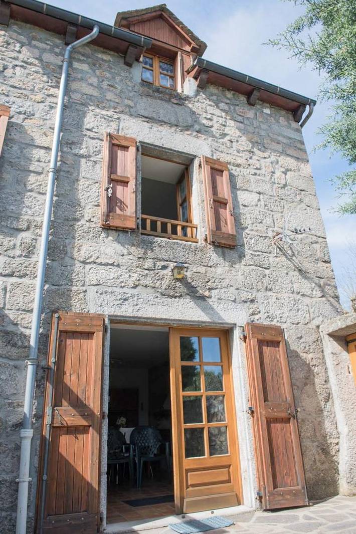 Gîte pour 4 personnes, avec terrasse, animaux acceptés dans Peyre-en-Aubrac - 2