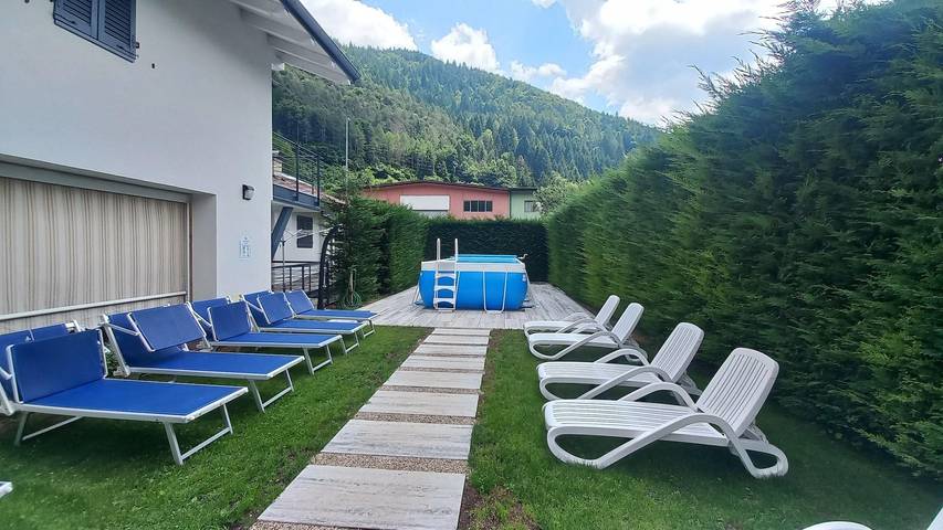Appartamento intero, Appartamento vacanze per 4 persone con piscina in Tiarno di Sopra, Ledro