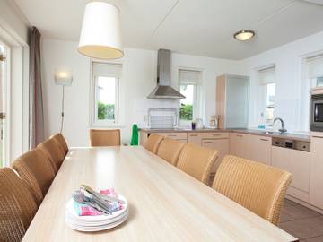 Villa for 10 Guests in Hellevoetsluis, North Sea Netherlands, Picture 4