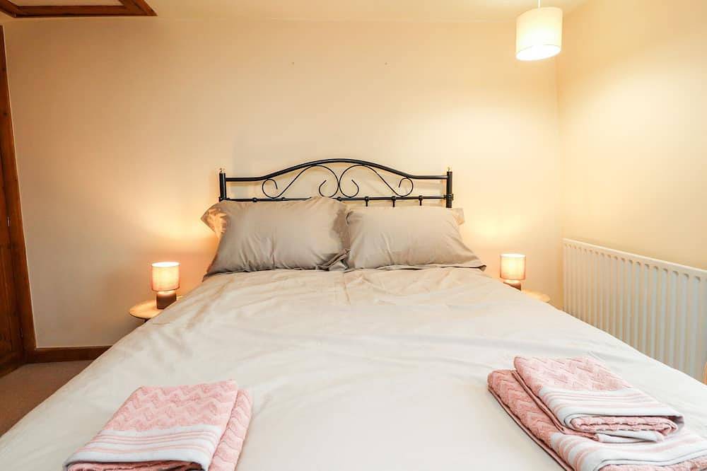 Rivendell, pet friendly, character holiday cottage in Holmfirth in Holmfirth, West Yorkshire