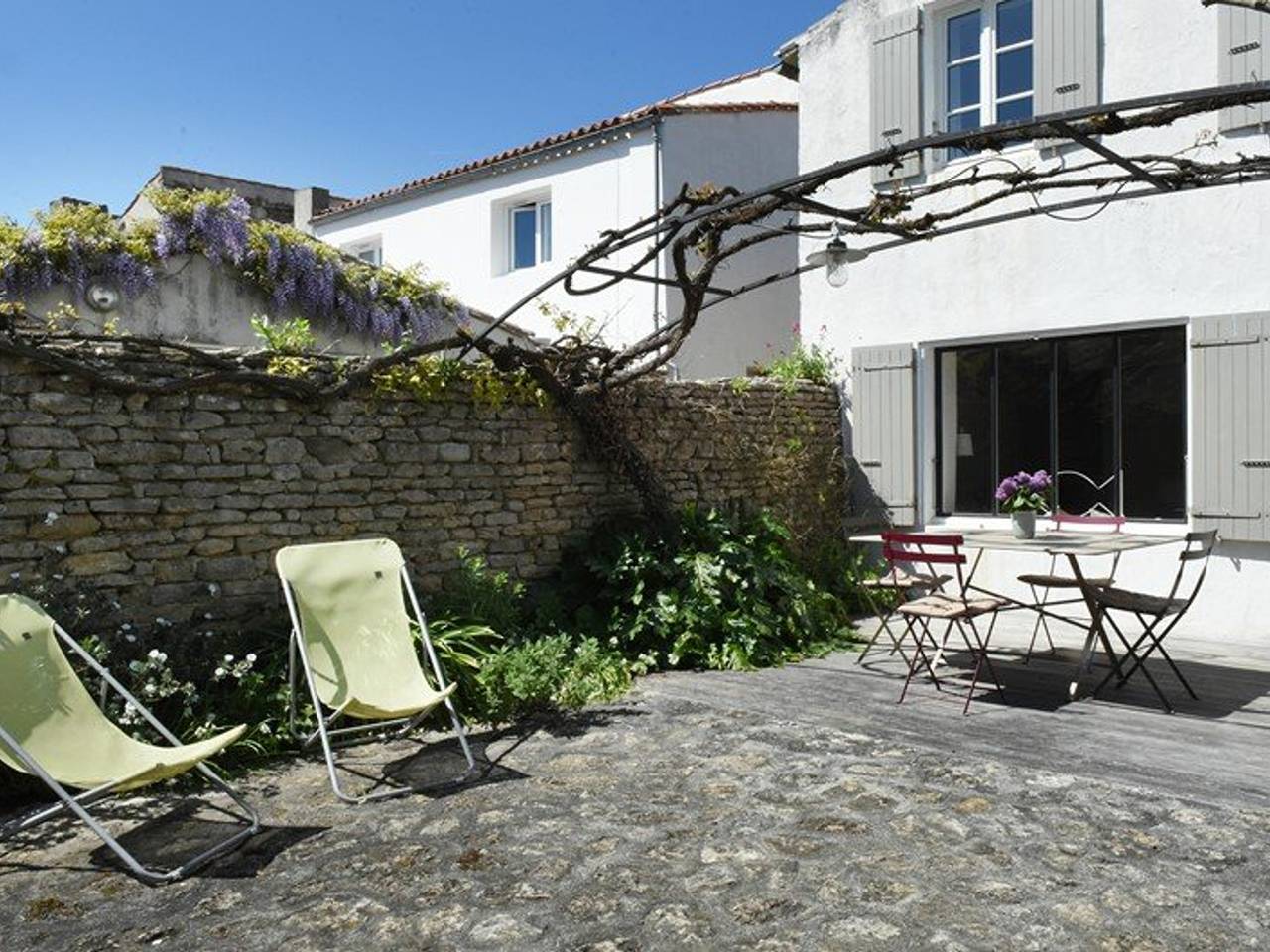 Casa con Encanto en Les Portes-en-Ré: Patio Soleado, Wifi, y Cerca de la Playa in Les Portes-en-Ré, Isla de Ré