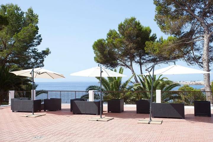 Bungalow voor 5 personen, with Balkon and Terras as well as Tuin and Zwembad op Ibiza