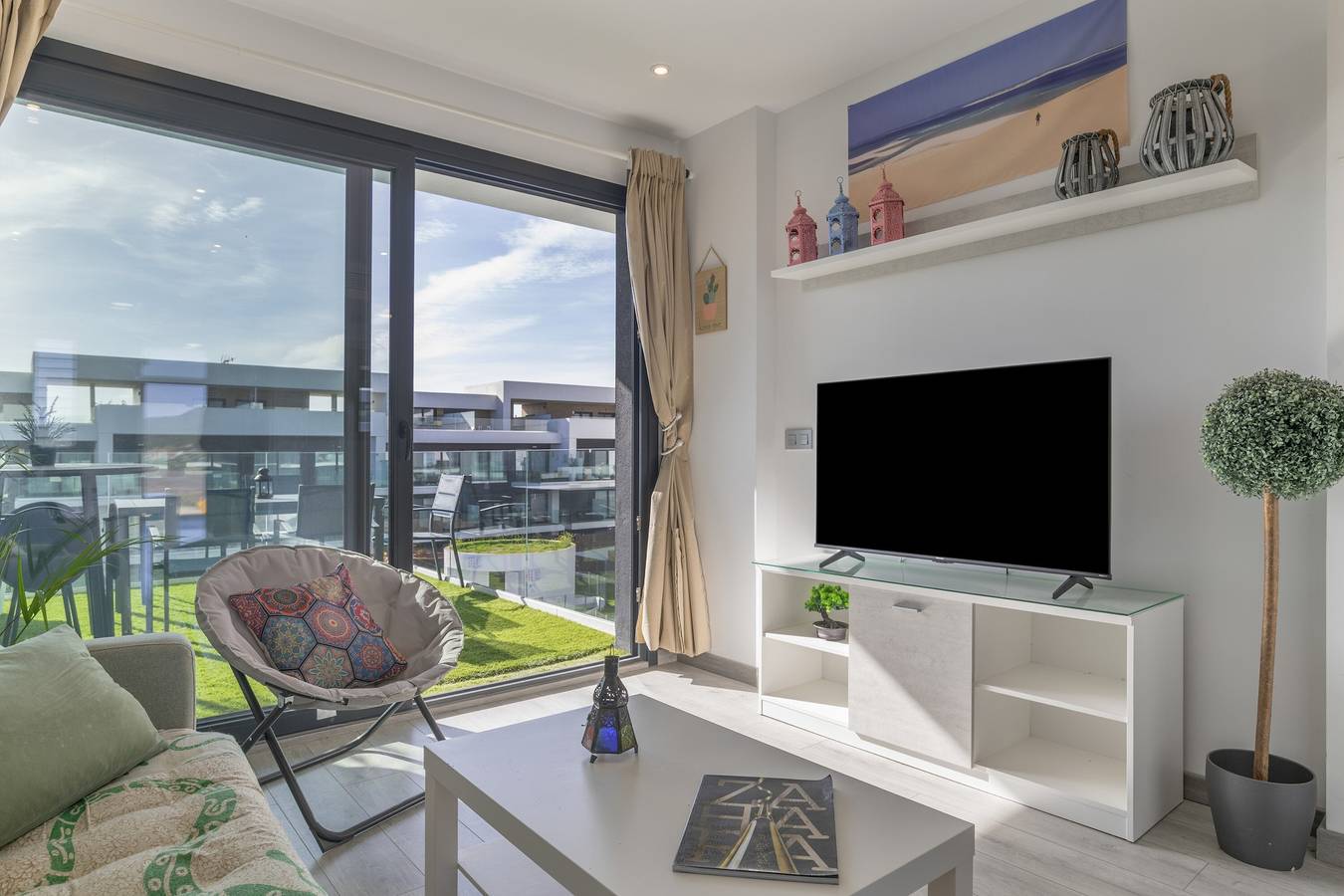 Ganze Wohnung, Luxus-Penthouse Zahara mit Gemeinschaftspool, Wlan und Klimaanlage in Playa Zahara de los Atunes, Barbate