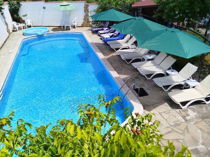 Maison d’hôte pour 3 personnes, avec jacuzzi et jardin ainsi que piscine et sauna en Bulgarie