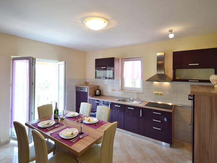 Ferienwohnung für 6 Personen, mit Terrasse und Garten in Sukosan - 4