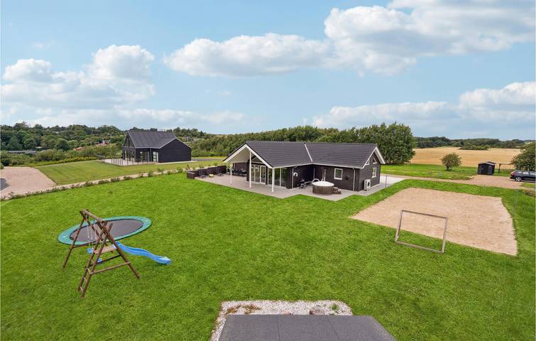Ferienhaus für 14 Personen, mit Terrasse und Whirlpool sowie Garten und Sauna in Hostrup Strand - 3