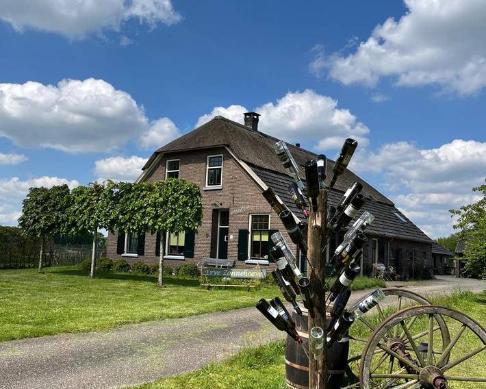 B&b voor 2 personen, with Terras and Tuin as well as Uitzicht in Bronckhorst