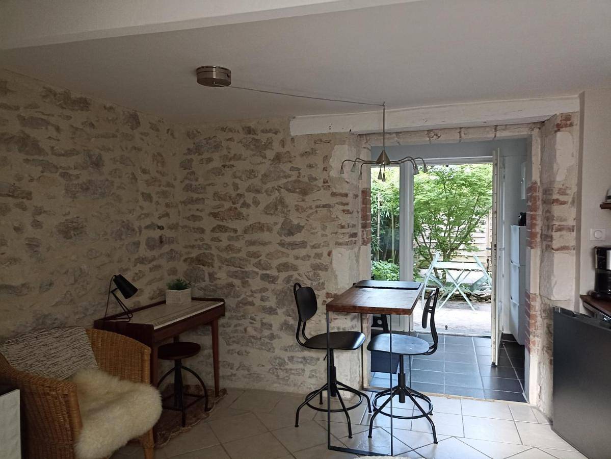 Appartement entier, Studio Apartment in Cahors, Quercy