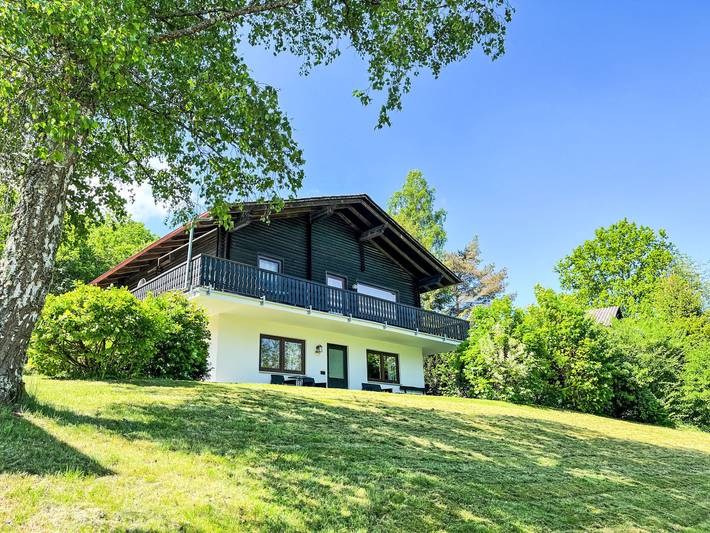 Ferienhaus für 8 Personen, mit Balkon und Terrasse sowie Garten im Hunsrück