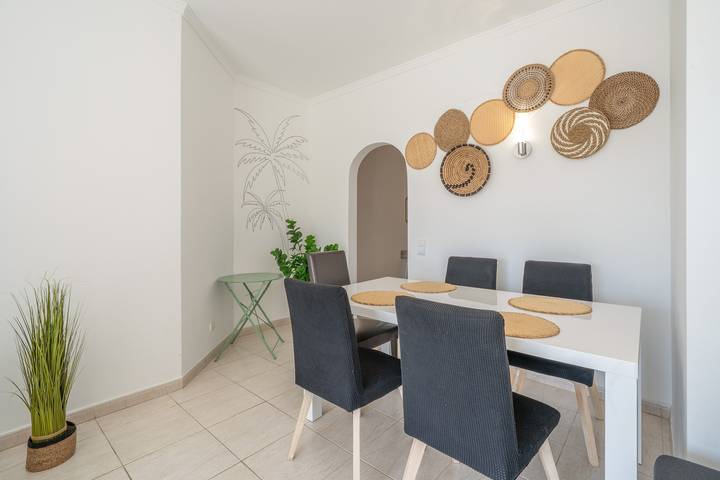 Apartamento entero, Apartamento para 6 personas con piscina compartida, Wi-Fi y aire acondicionado in Portimão, Distrito de Faro
